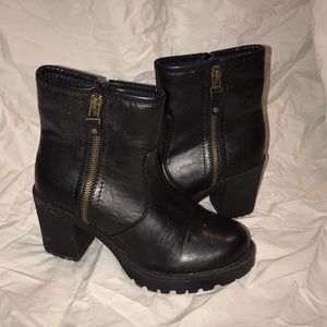 Black Cathy Jean boots! size 7